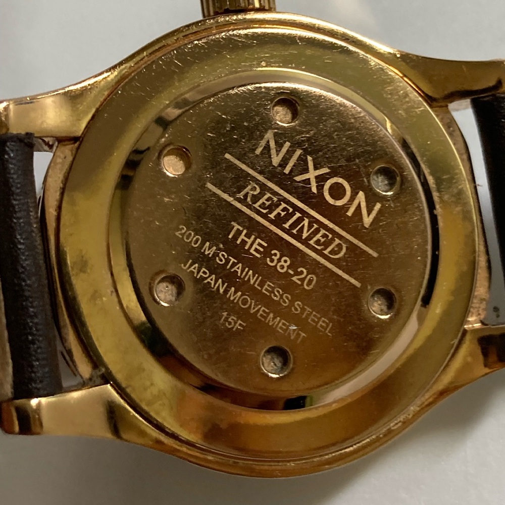 Nixon The 38-20, Refined, rose gold tones with brown leather strap, new battery - Picture 8 of 12